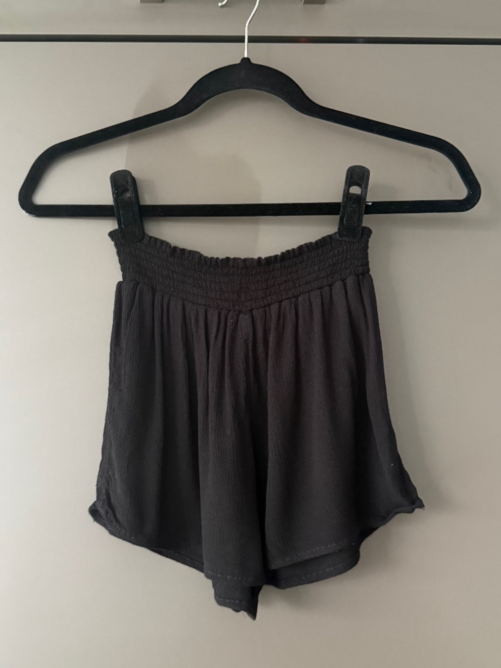 Urban Outfitters Black Smocked Waist Flowy Shorts Size S